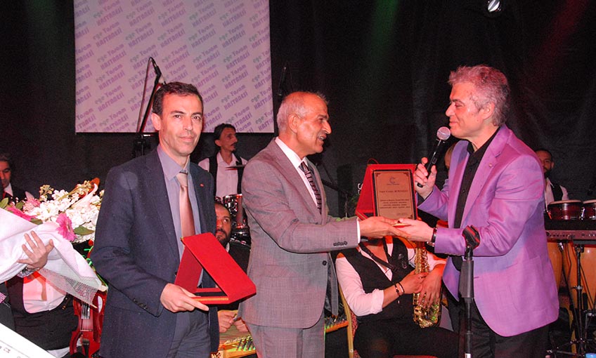 Cengiz Kurtoğlu’na Termal Otel’den Plaket  