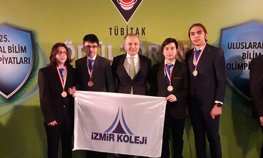 İzmir Koleji 4 Madalya İle Döndü  