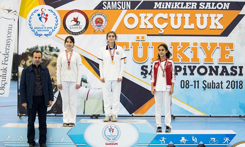 Karşıyakalı Azra Türkiye İkincisi!