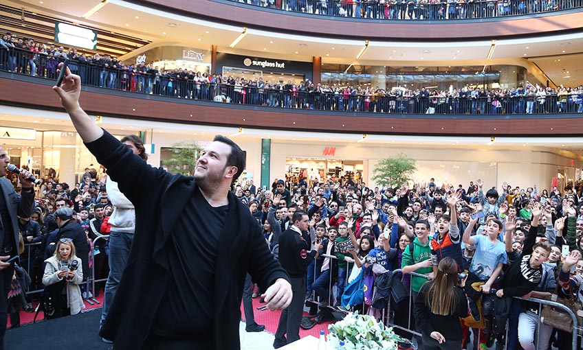 Kayhan’a İzmirlilerden Sevgi Seli 