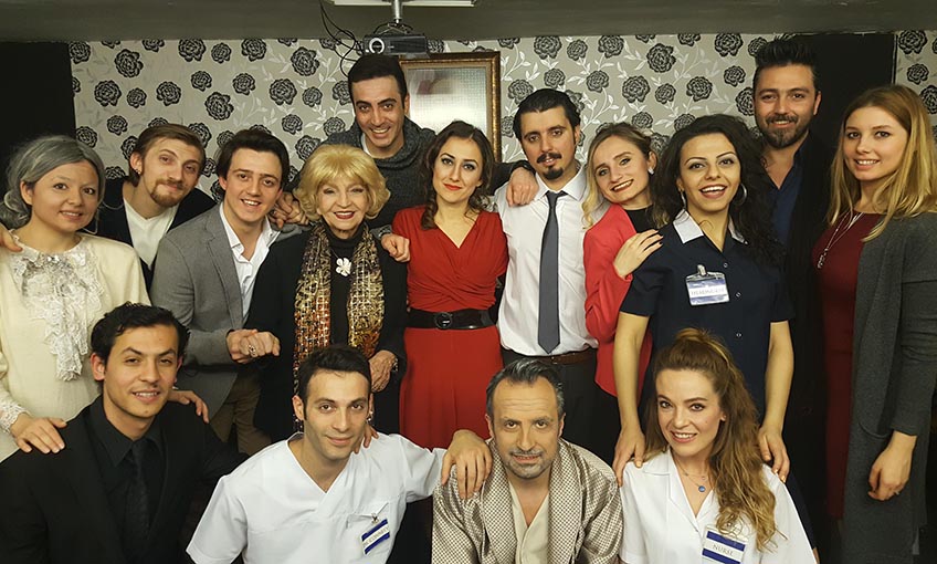 Sahne Tozu Tiyatrosu'nda Kahkahalar Yükseliyor