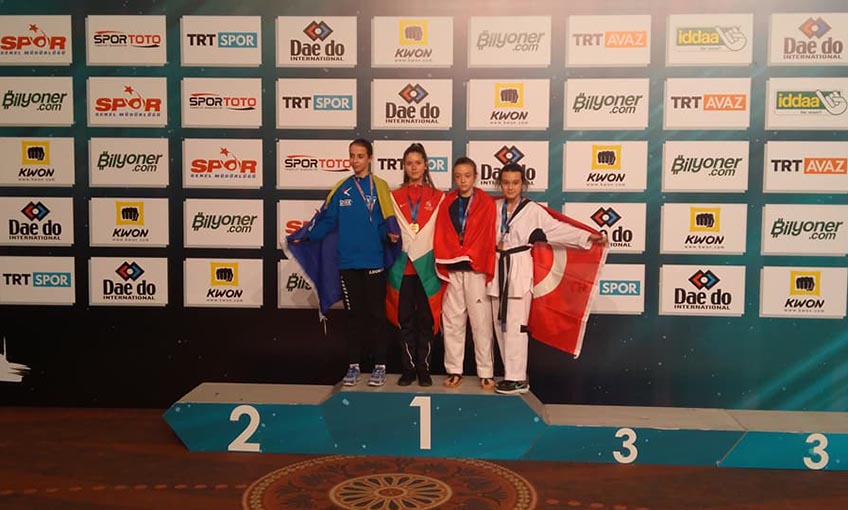 Buca Taekwondoda Madalyaları Topluyor