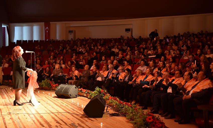 Türk Halk Müziği’nin Üstadı Özay Gönlüm İzmir’de Anıldı  