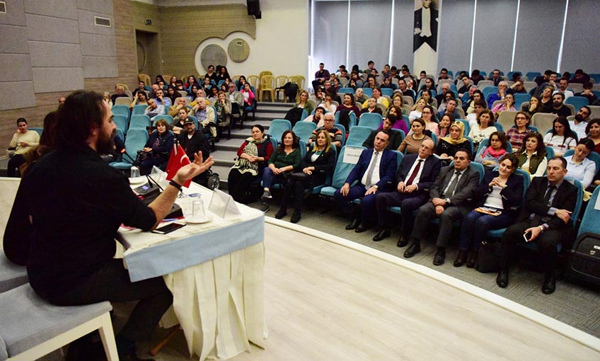 ''Divan Edebiyatımız Shakspeare’inken daha değersiz bir edebiyat değil ''