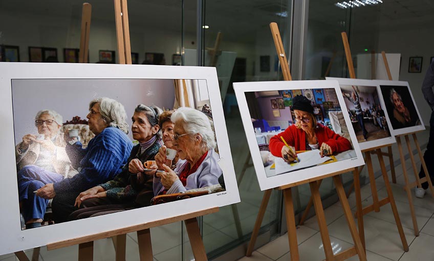 Yaşama Tutunan Kareler Karabağlar'da  