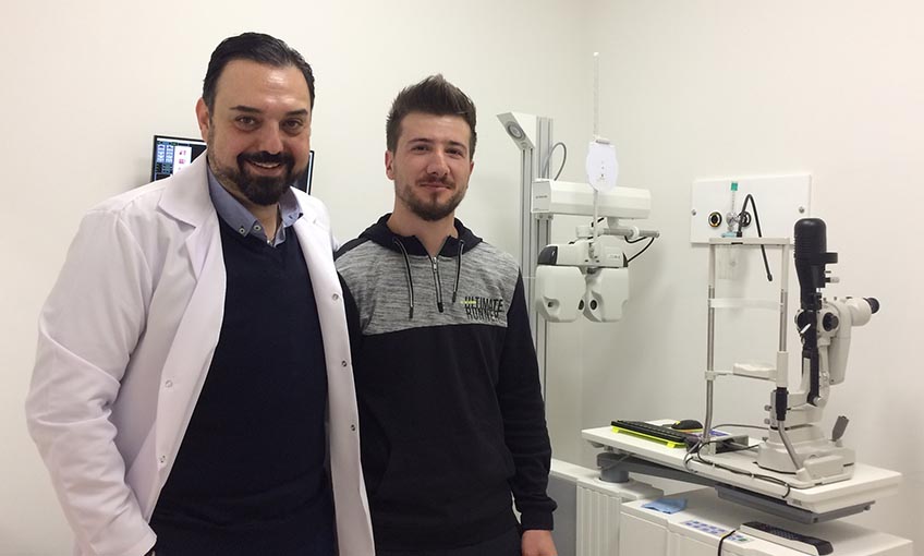 Dünyayı Gözlüksüz Görmenin Mutluluğunu Yaşıyor