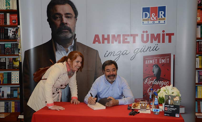 Ahmet Ümit’e Yoğun İlgi