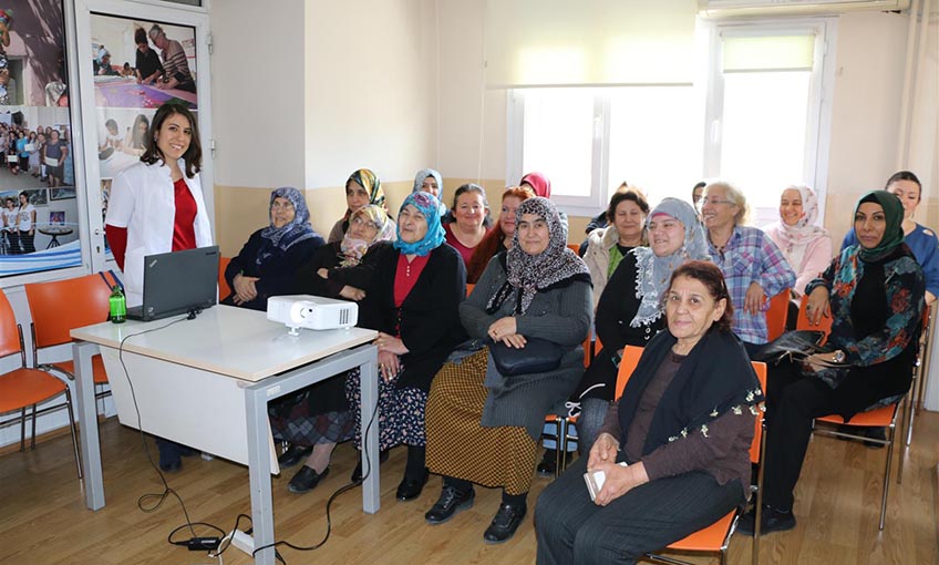 Karabağlar’da “Menopozla Yaşam” Semineri