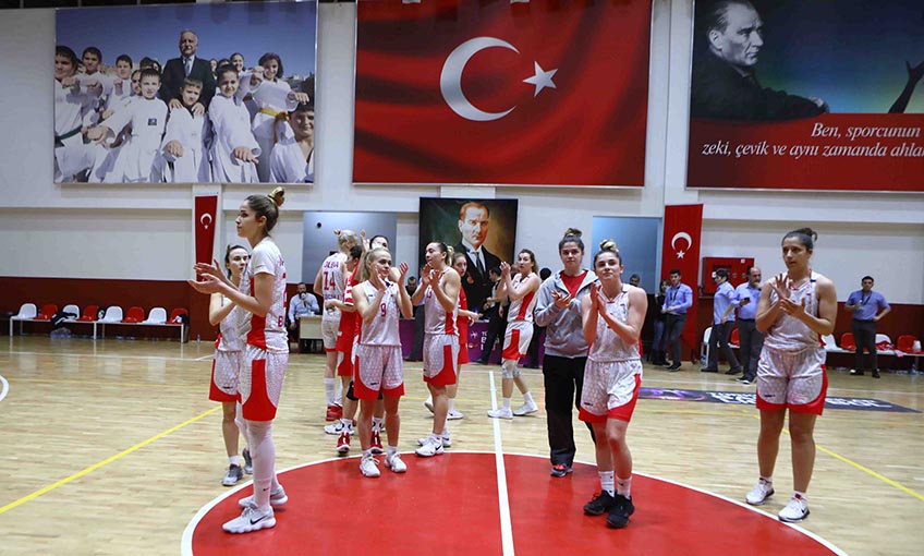 Bayraklı’nın Perileri Play-Off Peşinde 