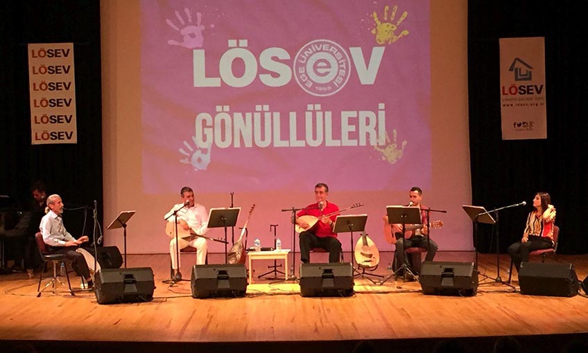 Grup Her Telden, LÖSEV Yararına Sahne Aldı