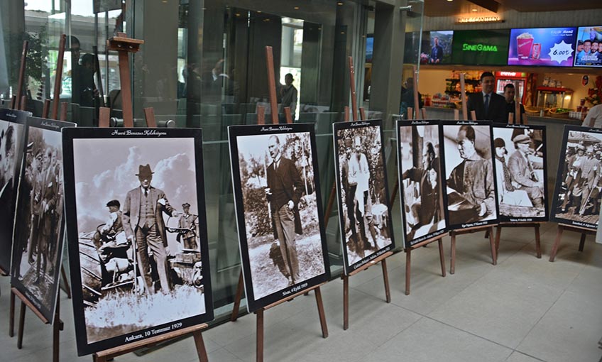 Hanri Benazus’un Atatürk fotoğrafları sergisi Bergama’da