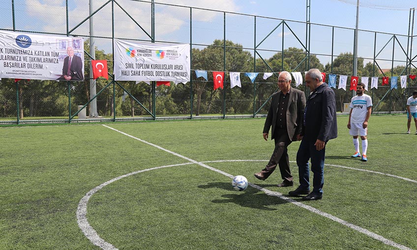 Karabağlar'da dostluk kazanıyor