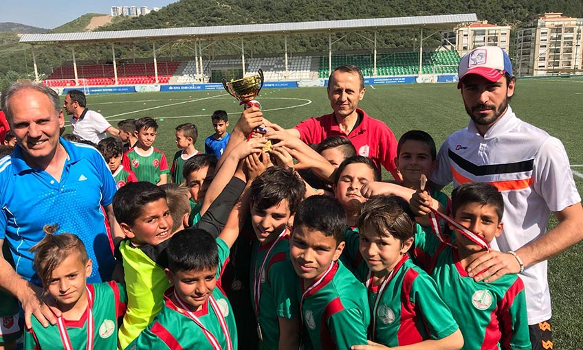 Spor sahalarında bayram coşkusu