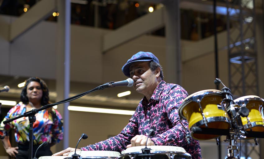 Ayhan Sicimoğlu ile latin müziği esintileri