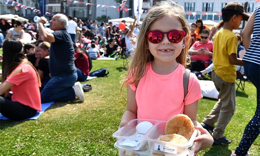 Gönül şenlik ister, boyoz bahane  