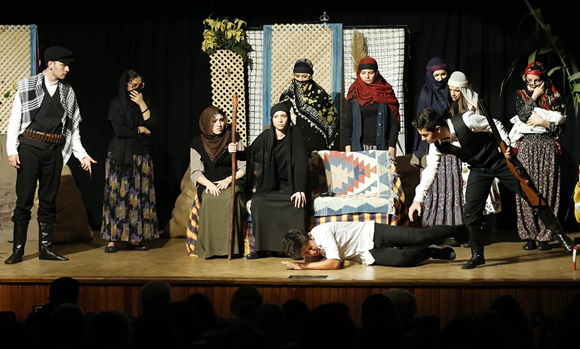 Genç tiyatrocular sahnede devleşti