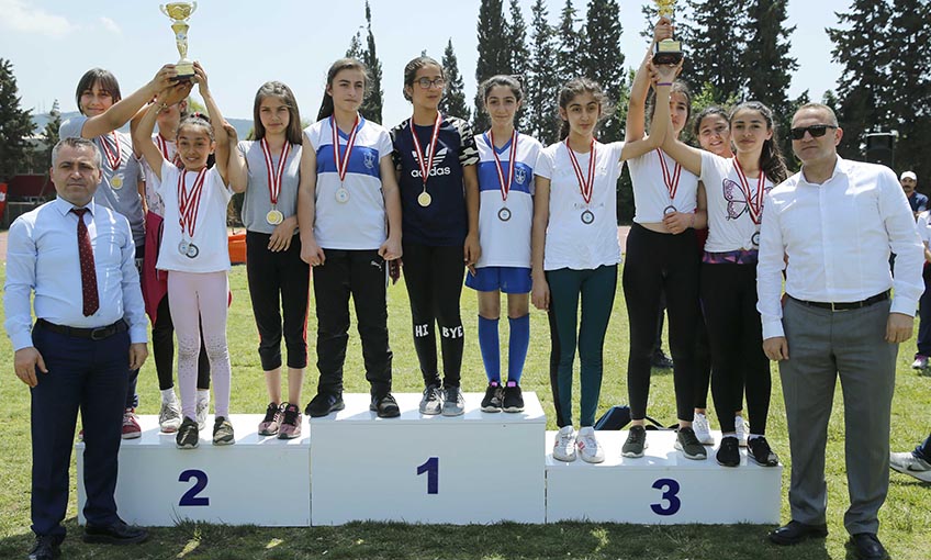 Genç sporcular Ata’ları için ter döktü