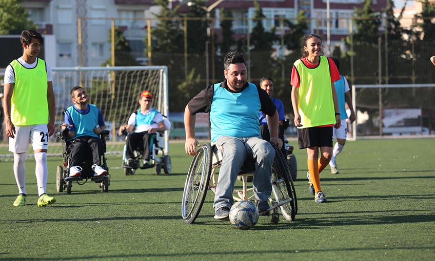 Gaziemir’de engelsiz futbol