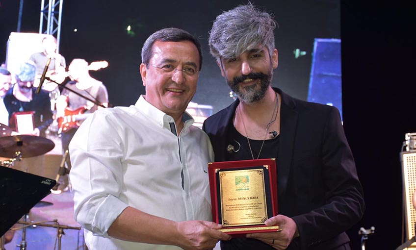 Manuş Baba İle Narlıdere'de coşkulu 19 Mayıs