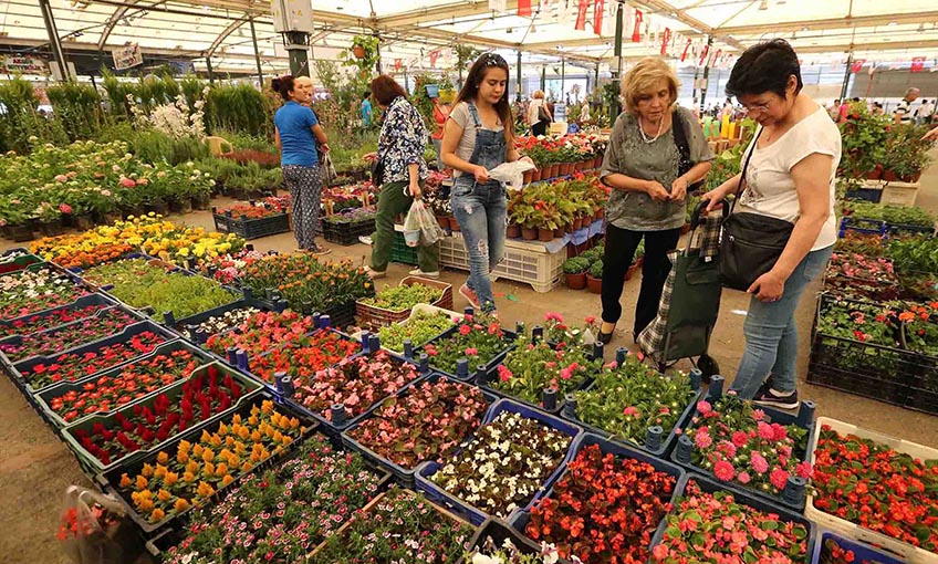 Karşıyaka Çiçek Festivali’ne 40 bin ziyaretçi