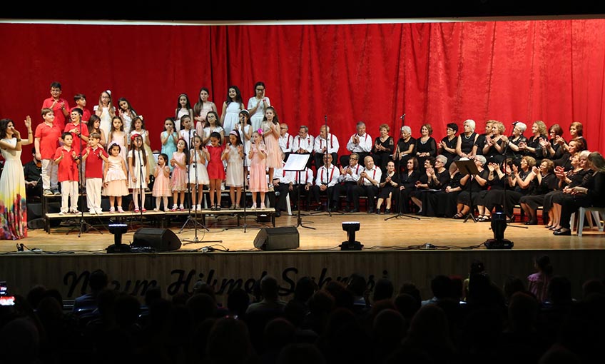 Fidanlar ile çınarlar aynı sahnede