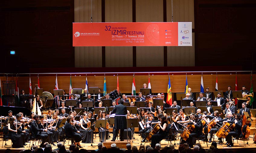 32. Uluslararası İzmir Festivali “Barışın Sesi” ile başladı