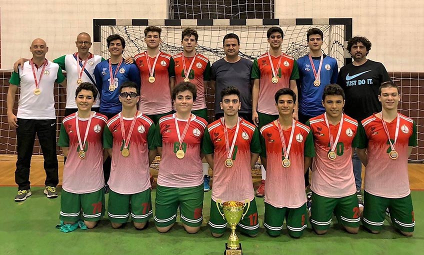 Karşıyakalı hentbolcular yenilgisiz şampiyon!