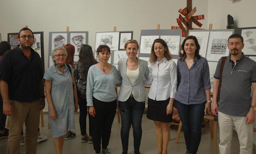 Geleceğin ressamlarının eserleri  sanatseverlerle buluştu