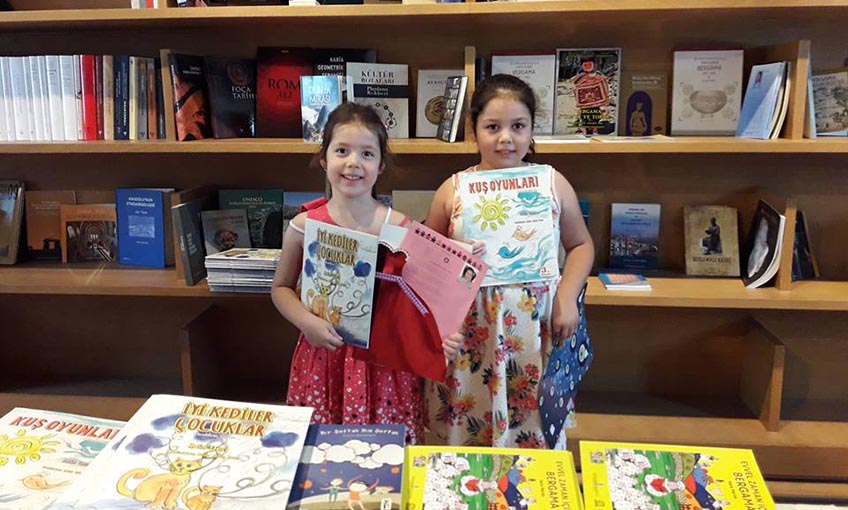 Bergama'da karne hediyesi kütüphaneden  