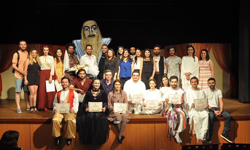 İzmir Barosu Tiyatro Festivali ‘perde’ dedi