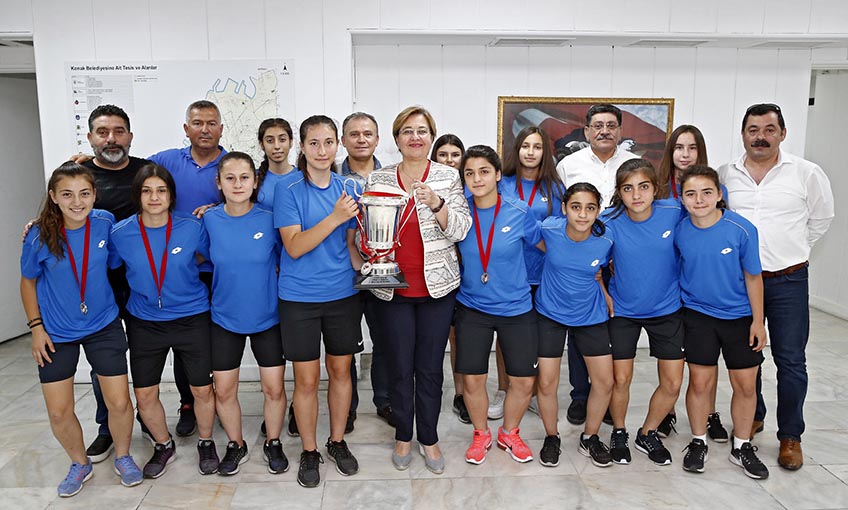 Kadın futbolunun lokomotifi Konak