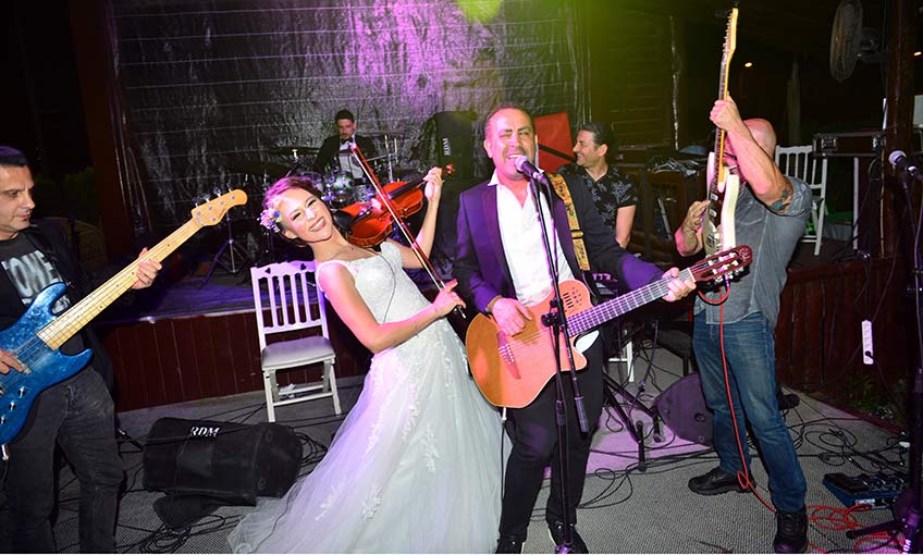 Düğüne Haluk Levent baskını