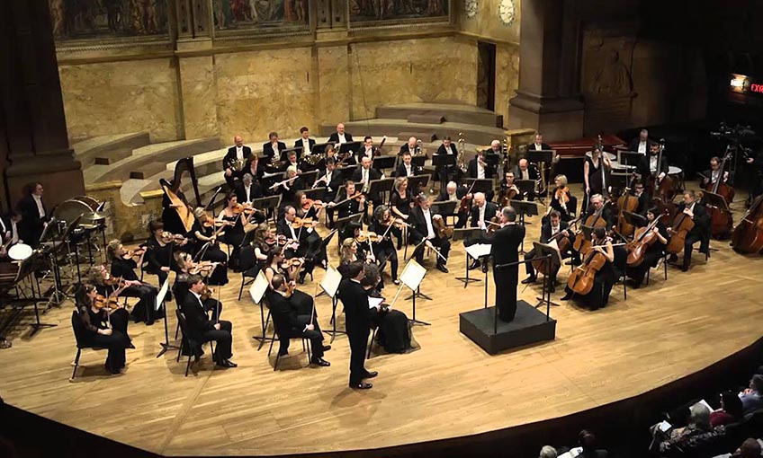 İngiliz Oda Orkestrası & Güher-Süher Pekinel  Efes Antik Tiyatro’da