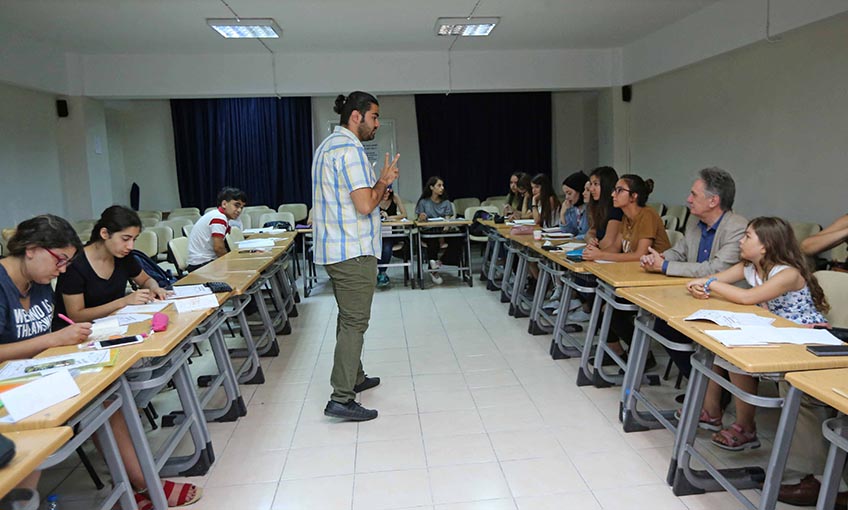 Karşıyakalı gençlere Fransızca eğitim