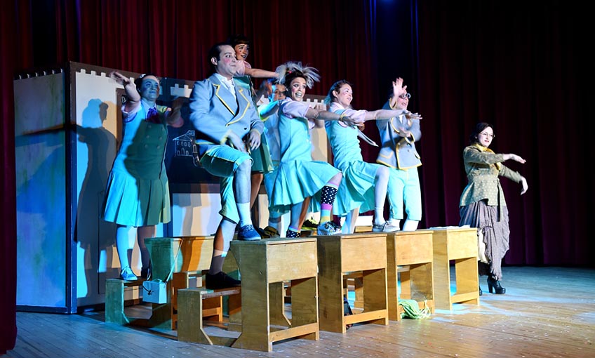 Bornova’da Tiyatro Zamanı