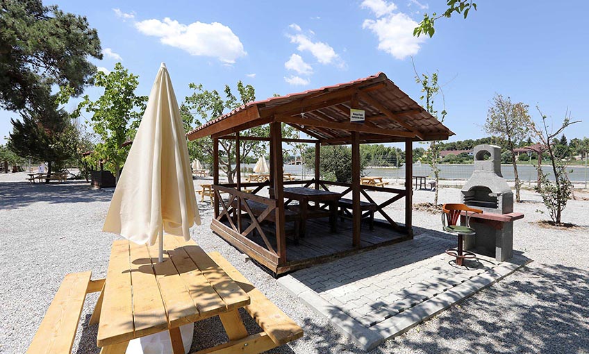 Buca Gölet'te mangal keyfi