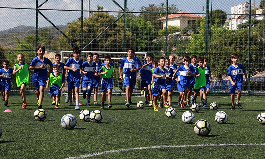 Karabağlar’da yaz spor okulları dopdolu geçiyor