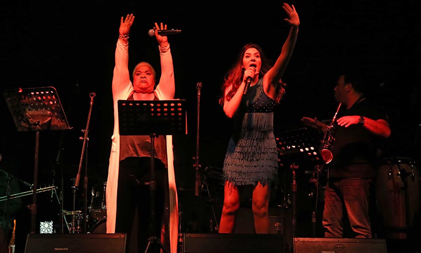 Karşıyaka’da Latin rüzgarları esti