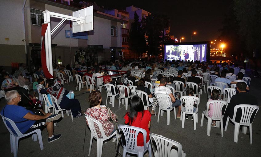 Açık havada sinema keyfi devam ediyor