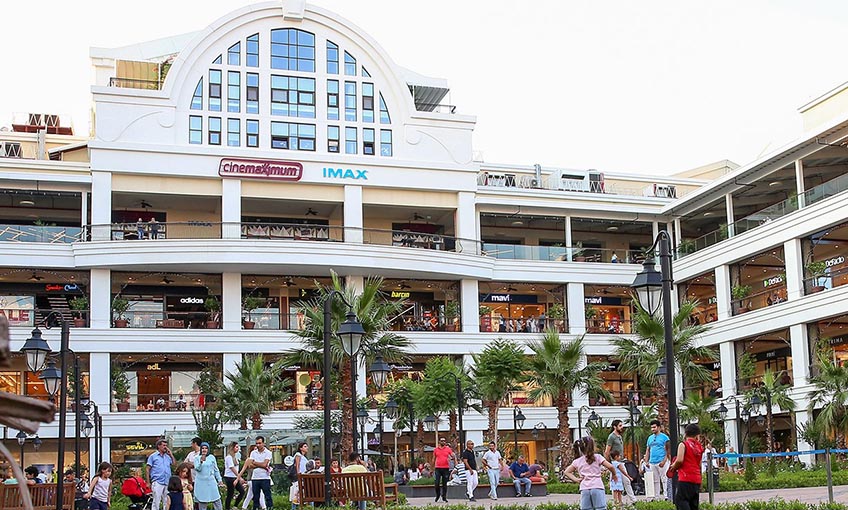 Genç Sanatçıların Eserleri MaviBahçe’de Sergilenecek