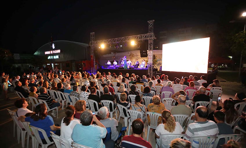 Karşıyaka’da parklar müzikle şenleniyor