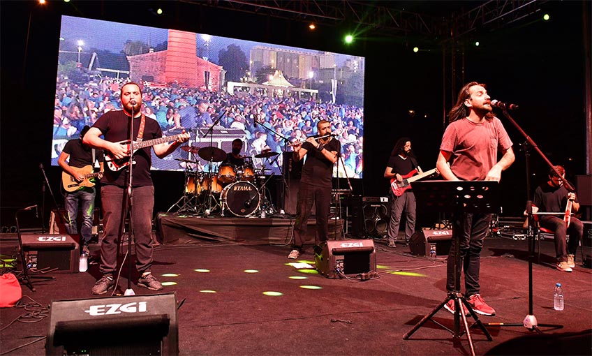 Yıldızların altında muhteşem gece