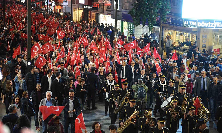 Karşıyaka'da 'Zafer’ coşkusu