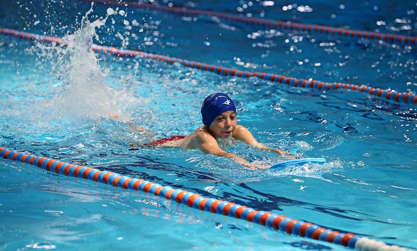 2 bin çocuğun ‘yüzme’ sevinci