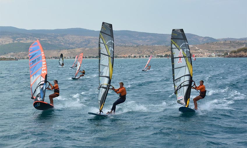 Rüzgar sörfü Dikili etabı nefesleri kesti