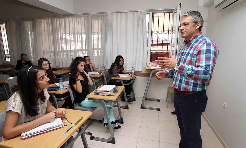 Karşıyaka’da ‘Üniversite Tercih Günleri’ başladı