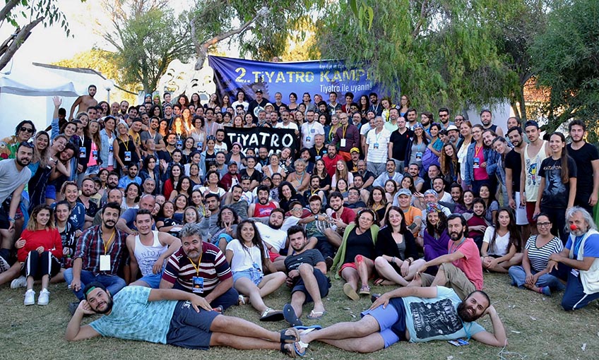 Güne, tiyatro ile uyanacaklar   