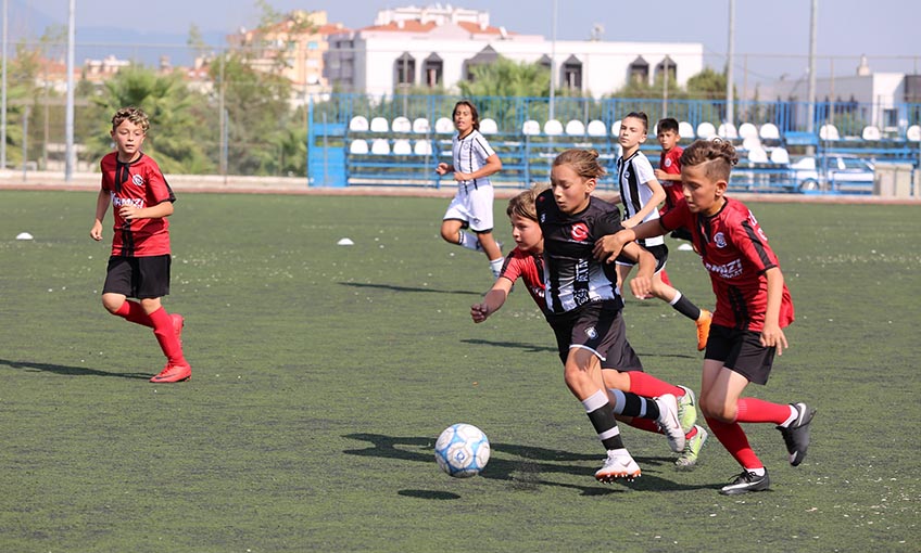 Gaziemir’in kurtuluşuna oynadılar