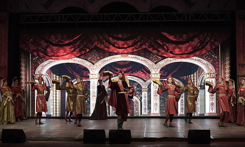 “Romeo ve Juliette” Açıkhava’da sahnelendi  