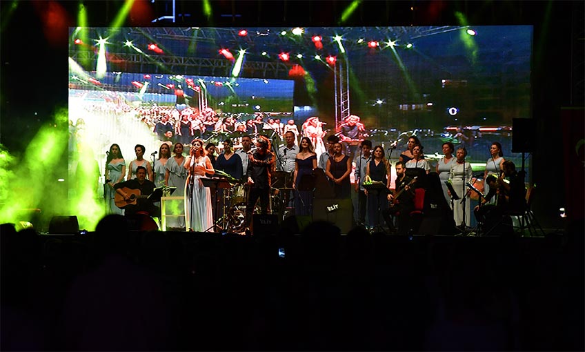 İzmir’den barış şarkıları yankılandı